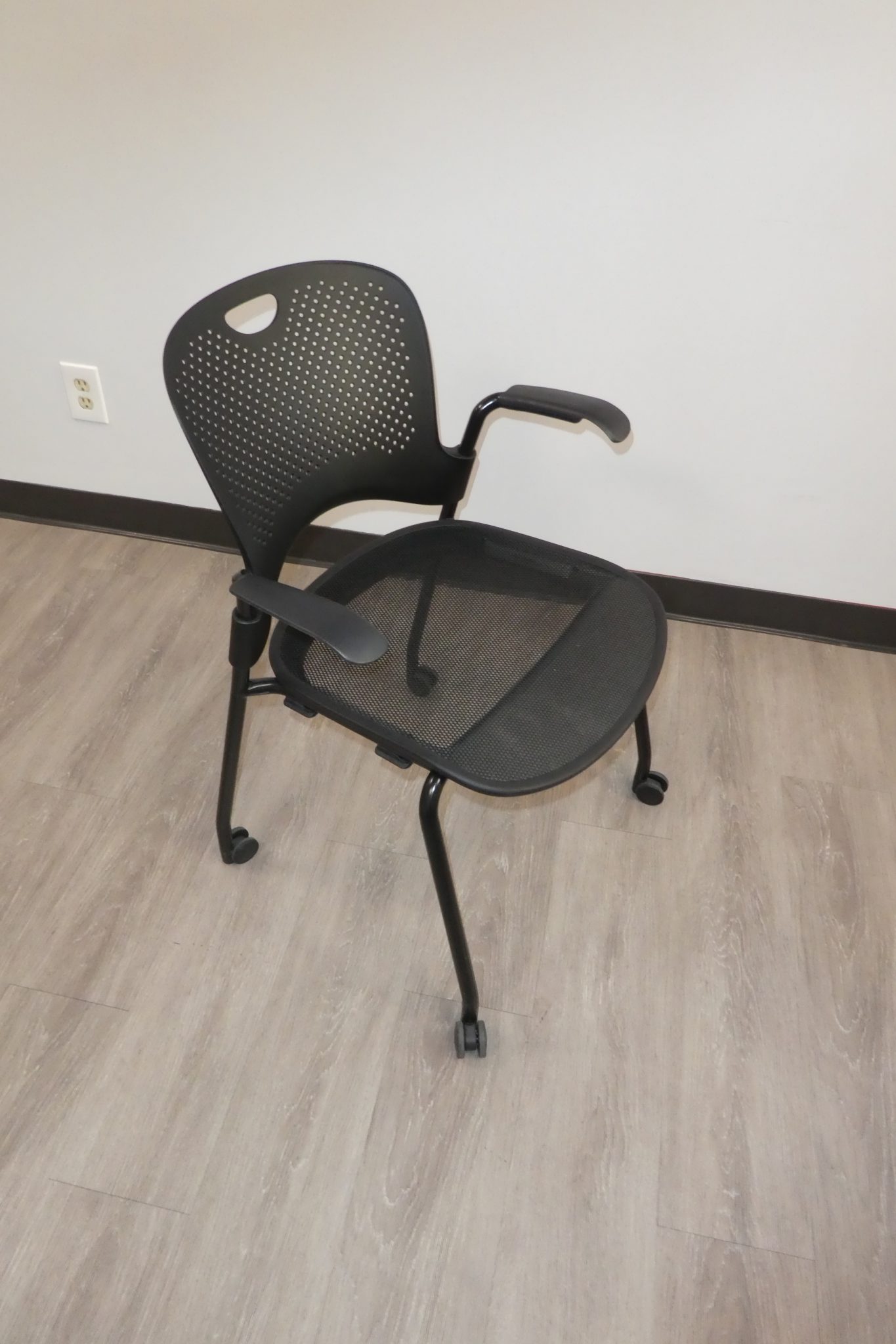 Herman Miller Caper Office Stacking Chair Blue Ergo Molded Seat Black Arms 80ea 
