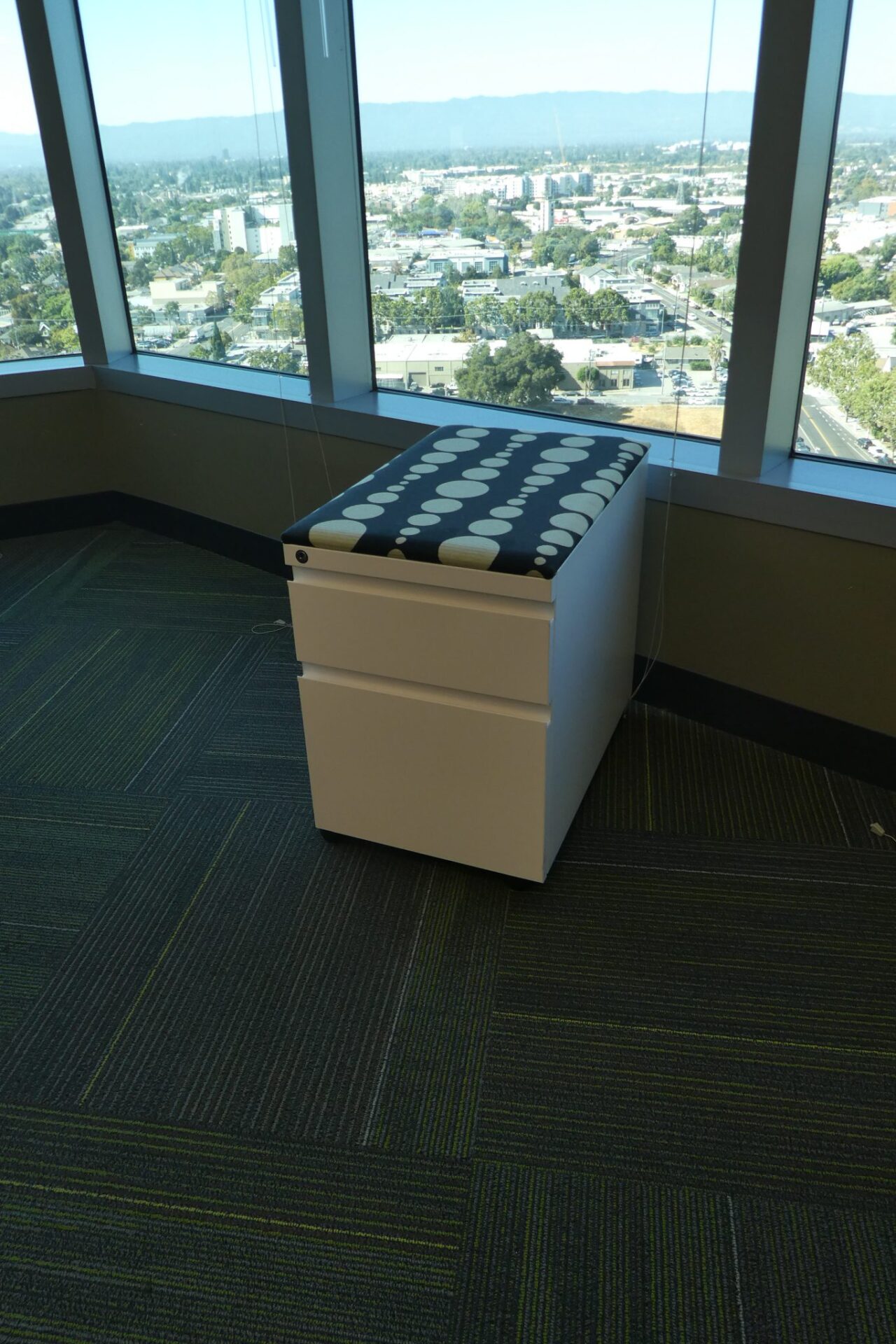 Knoll, Mobile Pedestal with Cushion, 15″W x 21.5″H X 22.5″D Solutions